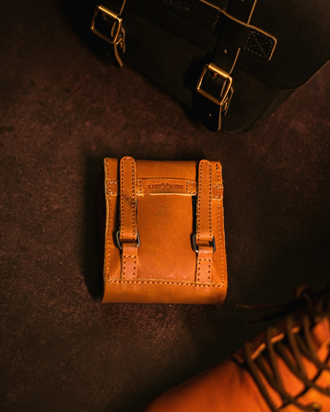 Cinture in pelle e accessori sartoriali